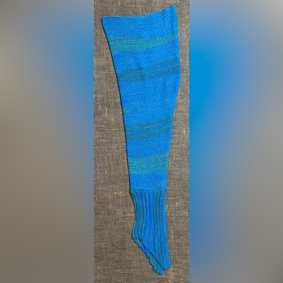 Mermaid Tail Teal Crocheted New See pictures  for measurements Stretchy - Picture 1 of 4